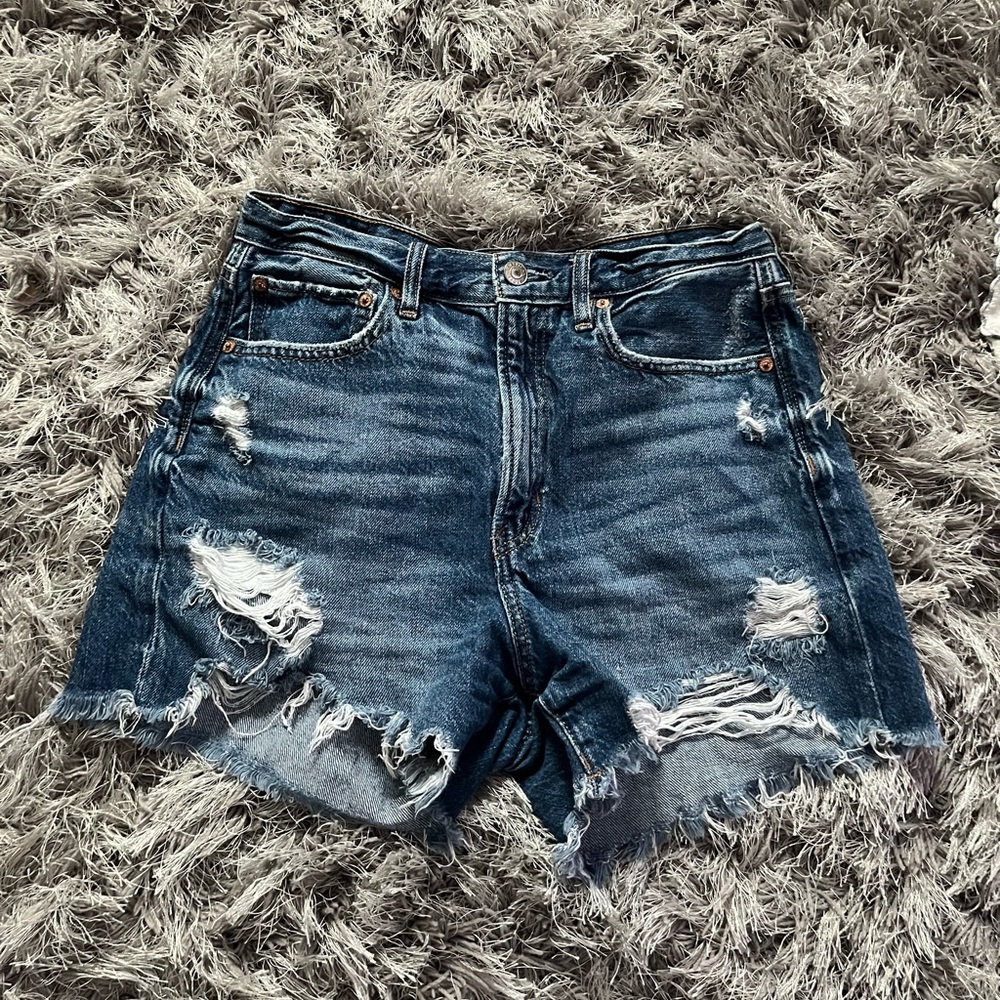 AE high-rise denim mom shorts size 6